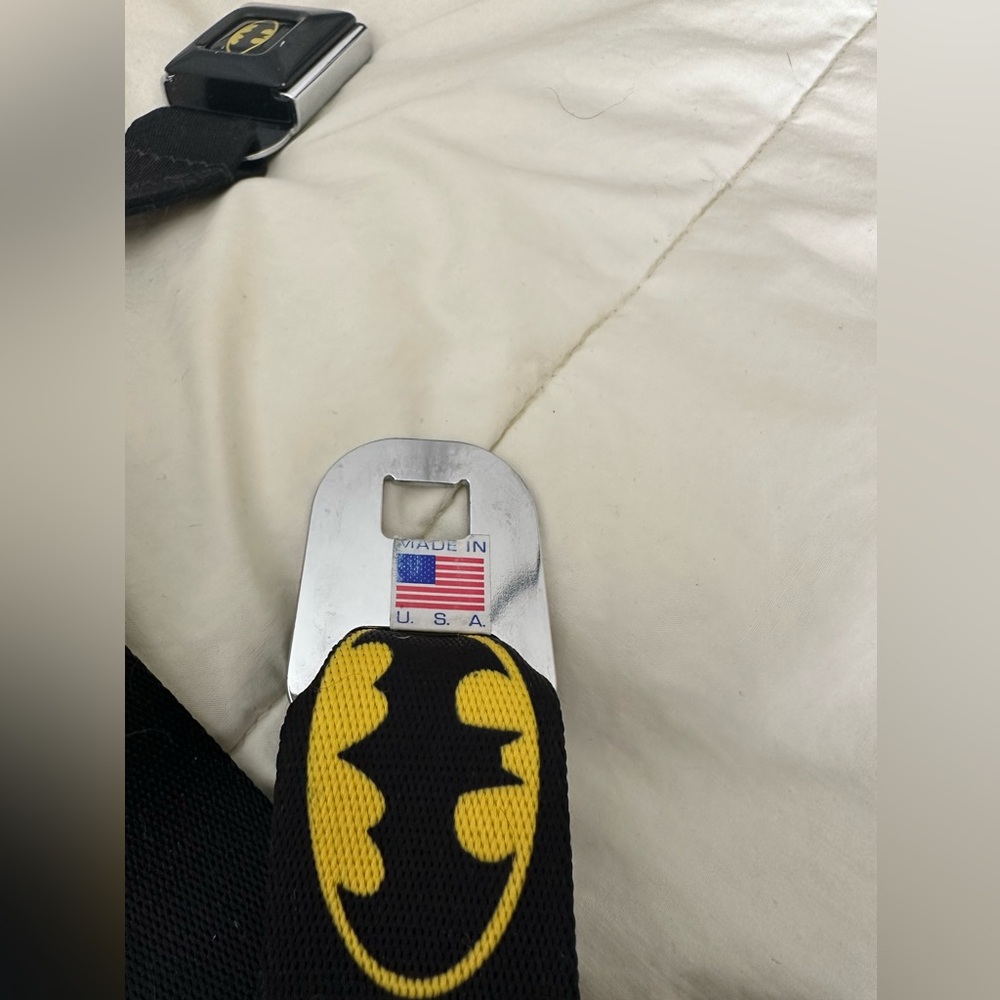 Buckle Down Seat Belt Batman L DC Comics
Yellow Bat Signal Adjustable - Picture 7 of 10